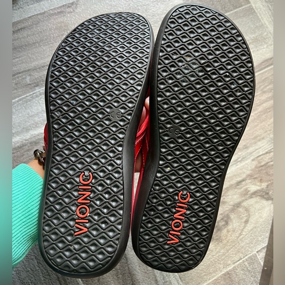 Vionic sandals size 8 - Picture 2 of 7
